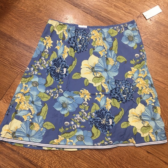Old Navy Dresses & Skirts - Old Navy floral skirt womens size 8